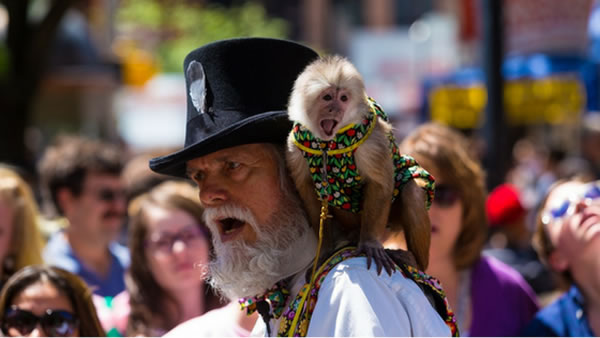 Olde Fair Street Entertainer